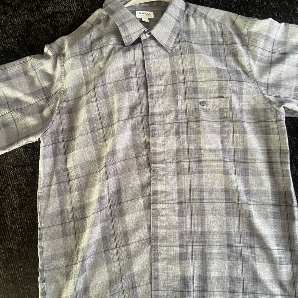 Haggar Men's Light Gray Plaid Button Down Shirt